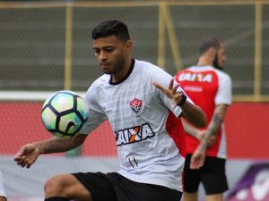 Alagoano Cleiton Xavier sofre luxação no ombro e desfalcará o Vitória por 120 dias