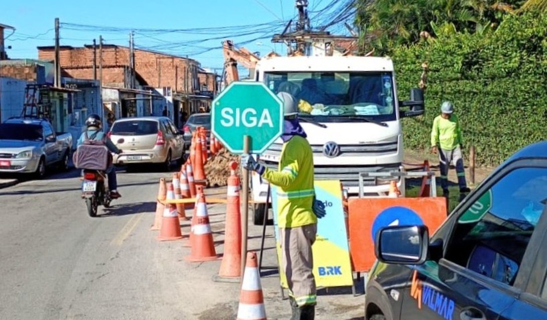 Intervenção emergencial: BRK realiza reparo de vazamento de grande porte no Feitosa