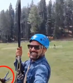 [Vídeo] Turista grava ataque terrorista em Caxemira sem perceber o perigo