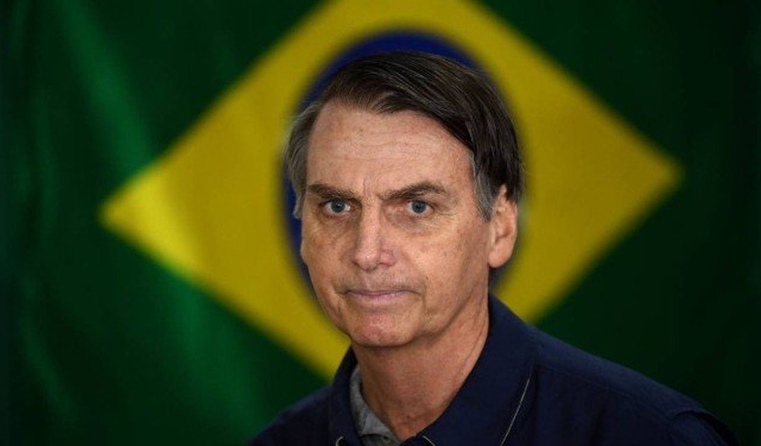 Forças Armadas vão fazer parte da vida nacional, diz Bolsonaro