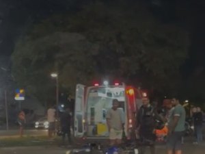 Colisão entre moto e caminhão deixa homem gravemente ferido na Durval de Góes Monteiro