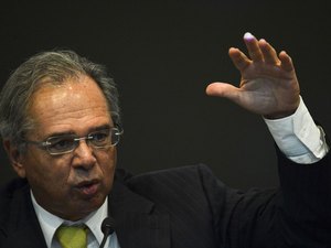 “Tenham um pouco de paciência”, diz Guedes sobre recuperação econômica