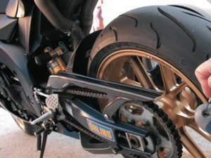 Motocicleta é furtada em estacionamento no bairro Primavera