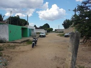 Polícia recupera moto e celulares roubados em Arapiraca; dois suspeitos são presos