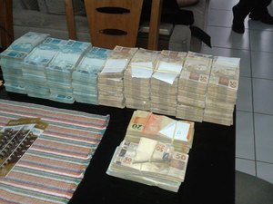 Polícia Federal faz buscas em endereços do ex-governador de Goiás Marconi Perillo