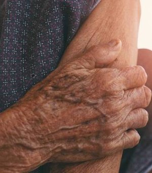 Idosa de 63 anos é agredida pelo filho que foge após o crime em Porto Calvo