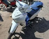 Homem flagrado empurrando moto com dois capacetes é levado à Central