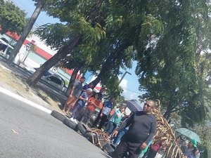 Funcionários do Hospital Veredas realizam mais um protesto nesta terça-feira (25)