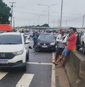 Colisão deixa trânsito lento na AL 110 próximo à sede do DER em Arapiraca