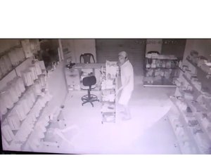 [Vídeo] Farmácia é arrombada por criminoso em São Miguel dos Milagres