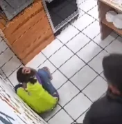 Homem invade lanchonete e agride ex-companheira em Maravilha