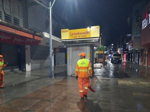 Autarquia de Limpeza Urbana higieniza ruas do Centro de Maceió