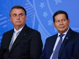 MPF pede que TCU troque Bolsonaro por Mourão na gestão da Covid