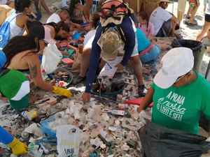 Ações do Dia Mundial da Limpeza são realizadas na praia do Francês