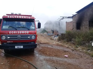 Incêndio de grandes proporções atinge fábrica em Arapiraca