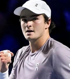 João Fonseca faz história, vence Fokina e é campeão do ATP 500 da Basileia