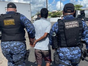 Suspeita de matar companheira é presa após ser identificada por totem de segurança