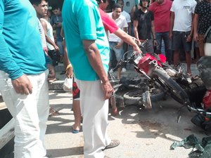 Colisão entre dois carros e três motocicletas é registrada em Porto Calvo