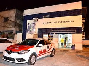 Durante troca de tiros com a polícia adolescente é baleado e apreendido