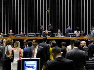 Câmara aprova duas MPs negociadas por Temer com caminhoneiros