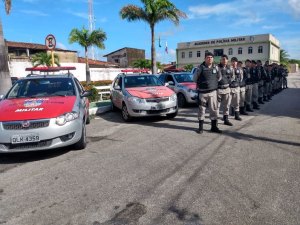 PM fecha bares, lanchonetes e templos flagrados descumprindo decreto emergencial