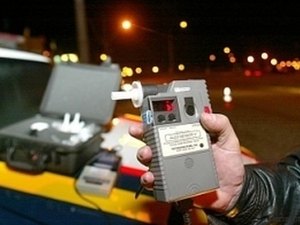 Homem é preso por dirigir bêbado e atropelar mulher de propósito