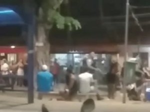 PM é atingido por garrafa de vidro durante confusão em bloco de Carnaval