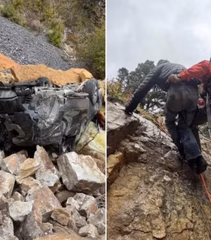 Homem despenca de 90 metros de altura com picape, que fica toda destruída, mas ele escapa com ferimentos leves
