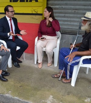Juiz realiza audiência ao ar livre para pessoa em situação de vulnerabilidade em Maceió