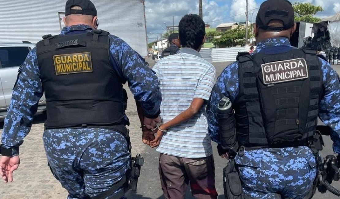 Suspeita de matar companheira é presa após ser identificada por totem de segurança