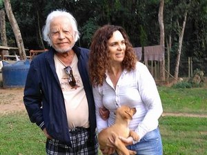 Cid Moreira surge barbudo aos 89 anos e adota três cães
