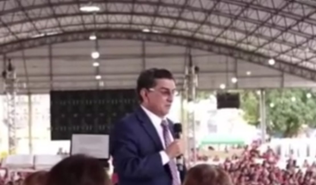 Pastor sugere que jovens ‘casem com morenas’ porque 'branquinha é mais cara' durante pregação