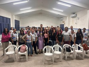 Agosto Lilás: delegada faz palestra para escola sobre Lei Maria da Penha