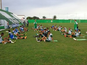 Coruripe treina forte para enfrentar o Sousa, do goleiro arapiraquense Pantera 