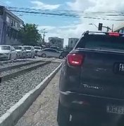 Interdição para demolir prédio no Jaraguá provoca congestionamento em Maceió