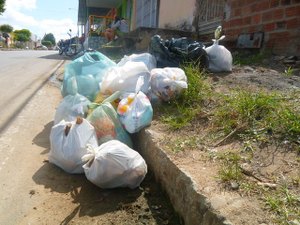 Prefeitura atrasa pagamento e funcionários da Limpel cruzam os braços, em Arapiraca