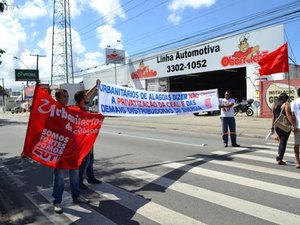 Funcionários da Eletrobras realizam protesto contra privatização da empresa