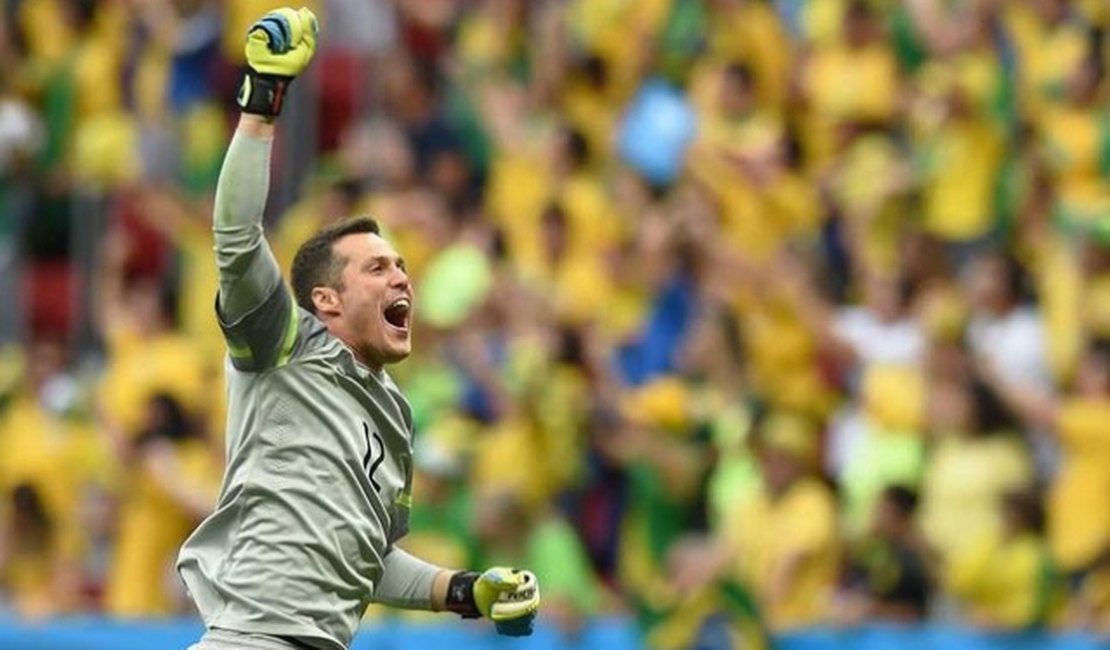 Benfica anuncia a contratação do goleiro brasileiro Julio Cesar