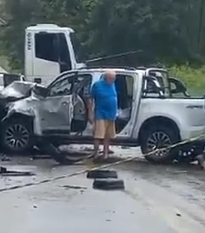 Colisão entre dois veículos deixa um morto e outro ferido na BR-316, em Atalaia