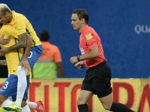 Brasil sofre, mas bate Colômbia e sobe para 2º lugar com Tite