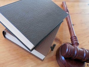 Homem baleado por PM de folga porque urinava na rua será indenizado