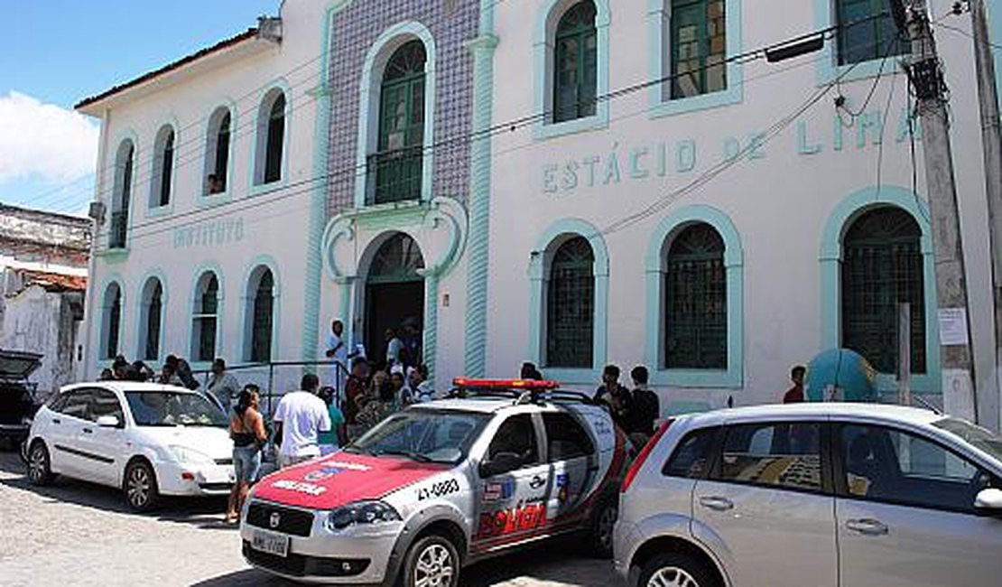 Jovem morre em colisão de motocicleta com caminhão