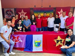 Teca Nelma reúne juventude no sertão para debater políticas públicas