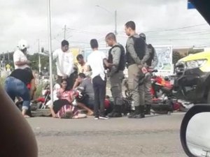 Colisão entre motocicletas deixa duas mulheres feridas, em Arapiraca