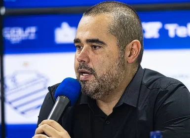 CSA anuncia lateral Kaike como novo reforço e confirma permanência de Robinho para 2026