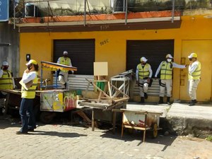 Agentes do Ronda no Bairro prestam socorro a criança perdida no Jacintinho, em Maceió