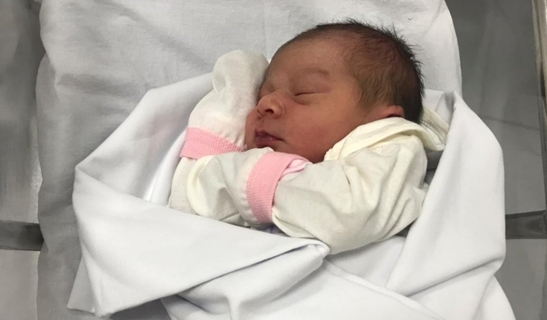 Conheça o primeiro bebê nascido em Alagoas na virada do ano
