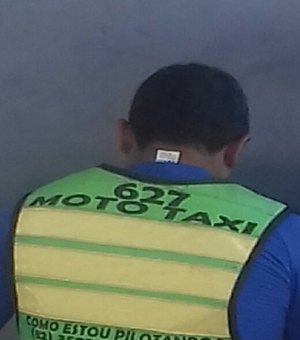 Mototaxista cadastrado e passageiro são presos com revólveres no Centro de Arapiraca