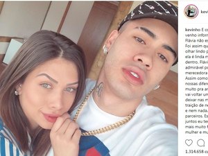 Kevinho anuncia fim de namoro com Flávia Pavanelli