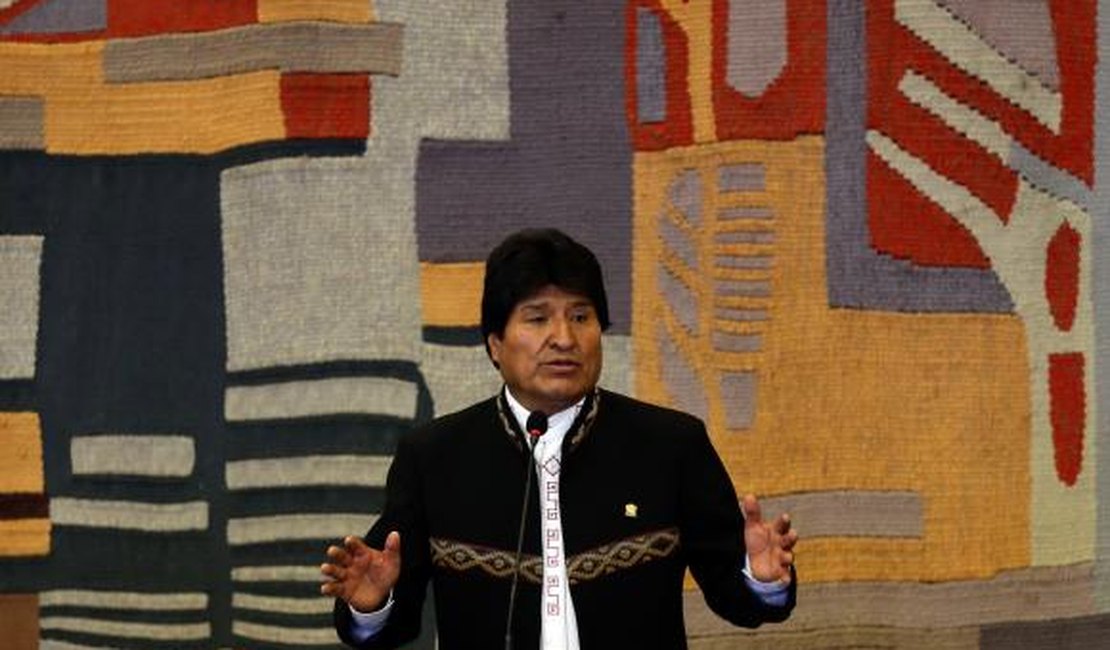 Ex-presidente da Bolívia Evo Morales divulga vídeo de ataque a tiros ao carro em que viajava